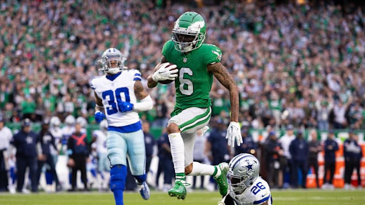 Dec 29, 2024; Philadelphia, Pennsylvania, USA; Philadelphia Eagles wide receiver DeVonta Smith (6) runs past Dallas Cowboys cornerback DaRon Bland (26) for a touchdown after a catch during the fourth quarter at Lincoln Financial Field. Mandatory Credit: Bill Streicher-Imagn Images Dec 29, 2024; Philadelphia, Pennsylvania, USA; Philadelphia Eagles wide receiver DeVonta Smith (6) runs past Dallas Cowboys cornerback DaRon Bland (26) for a touchdown after a catch during the fourth quarter at Lincoln Financial Field. Mandatory Credit: Bill Streicher-Imagn Images