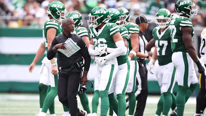 Sep 7, 2025; East Rutherford, New Jersey, USA; New York Jets head coach Aaron Glenn communicates with safety Isaiah Oliver (26) in between plays during the second half against the Pittsburgh Steelers at MetLife Stadium. Mandatory Credit: Wendell Cruz-Imagn Images Sep 7, 2025; East Rutherford, New Jersey, USA; New York Jets head coach Aaron Glenn communicates with safety Isaiah Oliver (26) in between plays during the second half against the Pittsburgh Steelers at MetLife Stadium. Mandatory Credit: Wendell Cruz-Imagn Images
