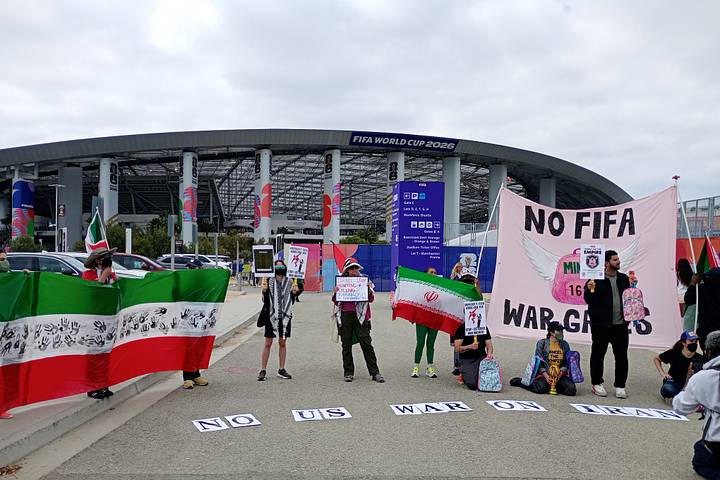 亲政权、反美抗议者。