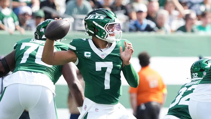 Oct 19, 2025; East Rutherford, New Jersey, USA;  New York Jets quarterback Justin Fields (7) throws the ball in the first quarter against the Carolina Panthers at MetLife Stadium. Mandatory Credit: Robert Deutsch-Imagn Images