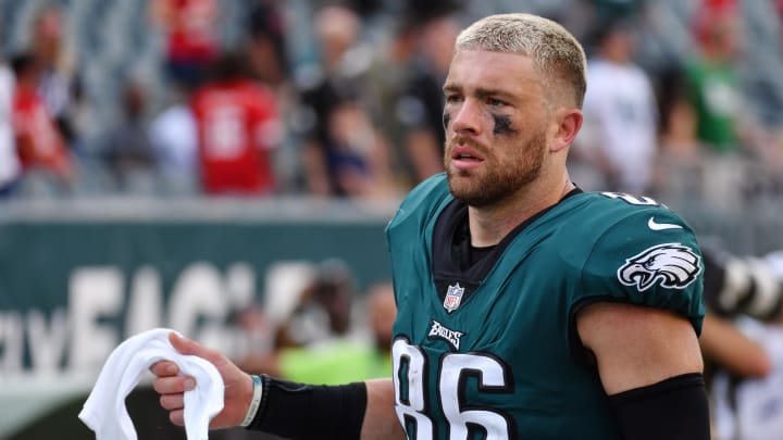 Oct 3, 2021; Philadelphia, Pennsylvania, USA; Philadelphia Eagles tight end Zach Ertz (86) walks off the field after loss against the Kansas City Chiefs at Lincoln Financial Field. Mandatory Credit: Eric Hartline-USA TODAY Sports
