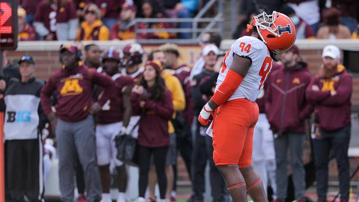Nov 6, 2021; Minneapolis, Minnesota, USA; Illinois Fighting Illini defensive lineman Jer'Zhan Newton