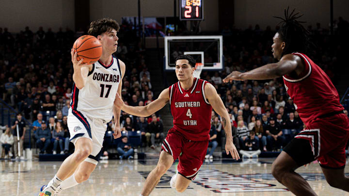 Gonzaga Bulldogs guard Mario Saint-Supery (17).