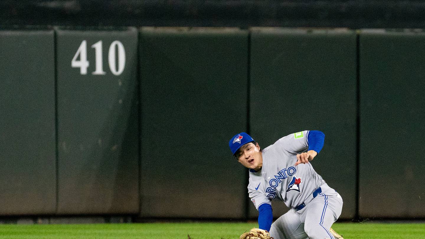 Blue Jays Rookie Brett Bateman Leaves Game After Suffering Injury