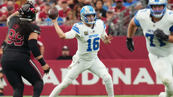 Detroit Lions quarterback Jared Goff (16).