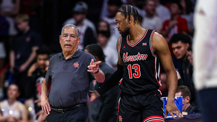 Feb 15, 2025; Tucson, Arizona, USA; Houston Cougars head Kelvin Sampson talks with forward J’Wan Roberts (13) during the first half against the Arizona Wildcats at McKale Center. Mandatory Credit: Aryanna Frank-Imagn Images Feb 15, 2025; Tucson, Arizona, USA; Houston Cougars head Kelvin Sampson talks with forward J’Wan Roberts (13) during the first half against the Arizona Wildcats at McKale Center. Mandatory Credit: Aryanna Frank-Imagn Images