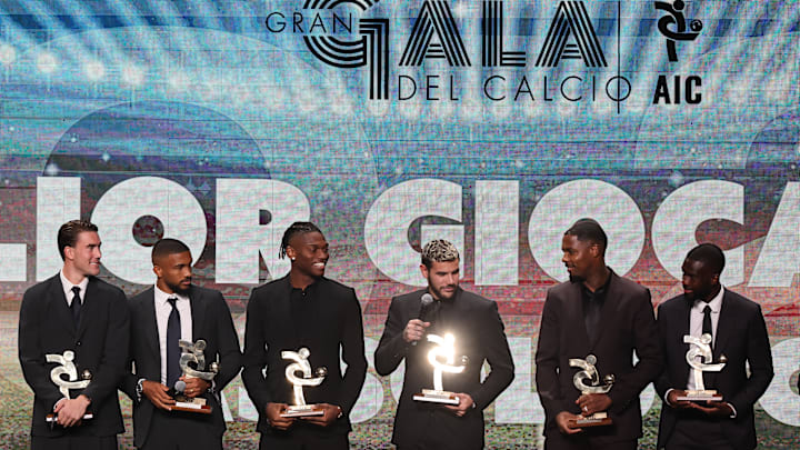Rafel Leao wins the award as best player Serie A 2021/22...