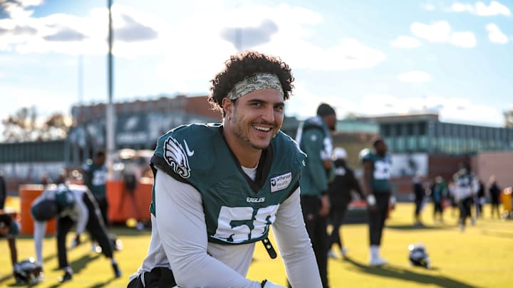 Jaelan Phillips at his first Eagles practice on Nov. 6, 2025.