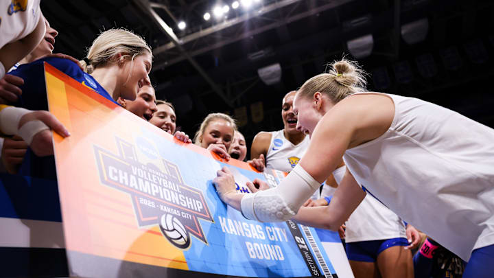 Pitt Volleyball Celebrates Moving On to Final Four at the Petersen Events Center on Dec. 14, 2025 Pitt Volleyball Celebrates Moving On to Final Four at the Petersen Events Center on Dec. 14, 2025
