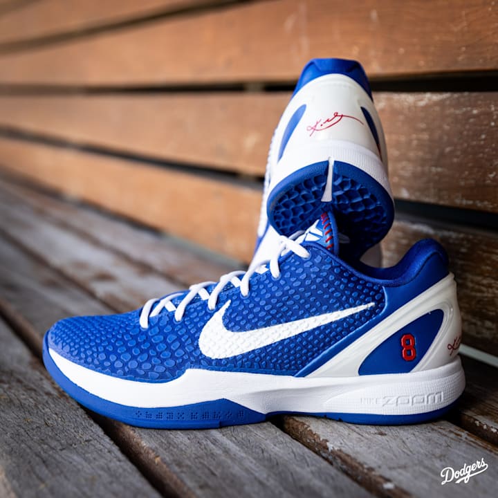 カリー着用　NIKE Kobe6 Protro caitlinclark22 debuts new “Cookie Monster” Nike Kobe 6 Protro PE