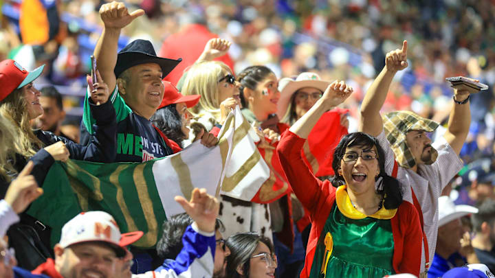 México cuenta con una de las aficiones más coloridas en el Caribe México cuenta con una de las aficiones más coloridas en el Caribe