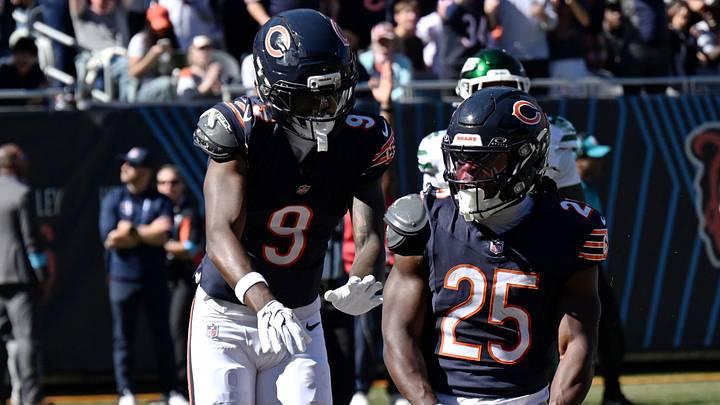 Jahdae Walker (9) celebrates with running back Kyle Monangai after a touchdown in the Bears' win over the Jets.
