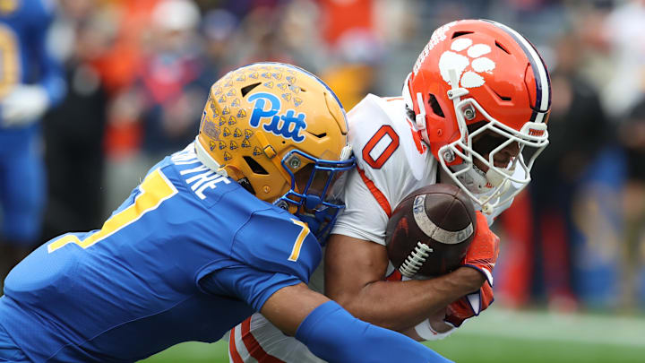 Nov 16, 2024; Pittsburgh, Pennsylvania, USA; Clemson Tigers wide receiver Antonio Williams (0) catches a touchdown pass against Pittsburgh Panthers defensive back Javon McIntyre (7) during the first quarter at Acrisure Stadium. Mandatory Credit: Charles LeClaire-Imagn Images Nov 16, 2024; Pittsburgh, Pennsylvania, USA; Clemson Tigers wide receiver Antonio Williams (0) catches a touchdown pass against Pittsburgh Panthers defensive back Javon McIntyre (7) during the first quarter at Acrisure Stadium. Mandatory Credit: Charles LeClaire-Imagn Images