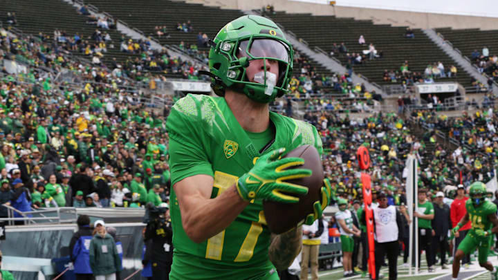 Oregon wide reciever Kyler Kasper pulls down a reception in the back of the end zone during the Oregon Spring Game at Autzen Stadium Saturday, April 27, 2024. Oregon wide reciever Kyler Kasper pulls down a reception in the back of the end zone during the Oregon Spring Game at Autzen Stadium Saturday, April 27, 2024.