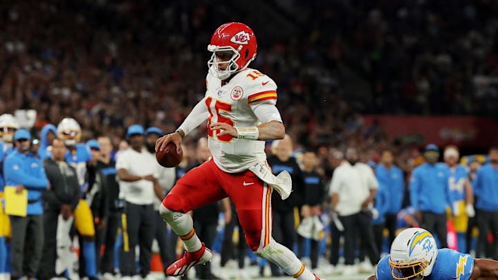 [US, Mexico & Canada customers only] Sep 5, 2025; Sao Paulo, BRAZIL; Kansas City Chiefs quarterback Patrick Mahomes (15) runs against Los Angeles Chargers linebacker Khalil Mack (52) in the second half during a NFL game at Corinthians Arena. Mandatory Credit: Amanda Perobelli/Reuters via Imagn Images