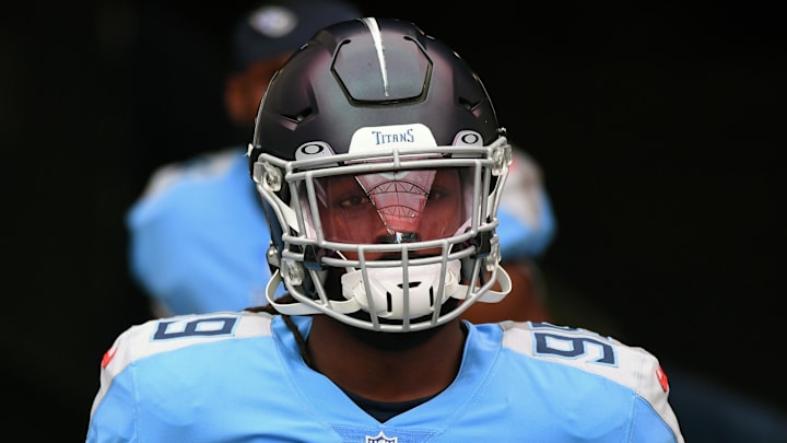 Tennessee Titans outside linebacker Jadeveon Clowney takes the field before the game against the Pittsburgh Steelers.