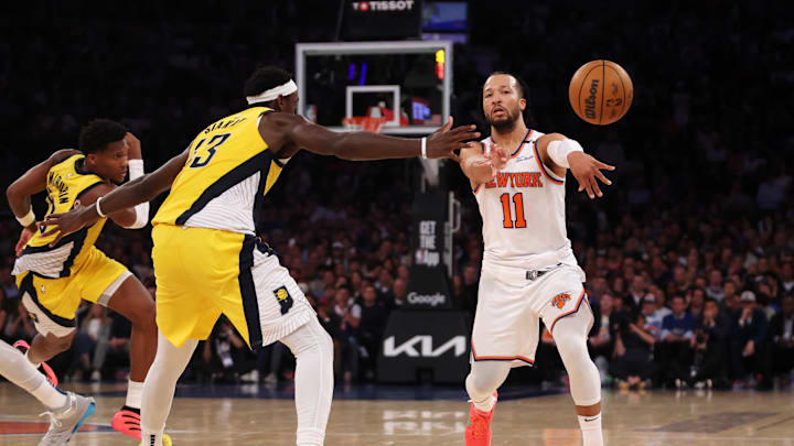 New York Knicks guard Jalen Brunson passes against Indiana Pacers forward Pascal Siakam. Mandatory Credit: Vincent Carchietta-Imagn Images