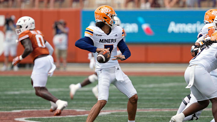 Texas El Paso Miners quarterback Malachi Nelson (7) looks to throw a pass during the first half against the Texas Longhorns at Darrell K Royal-Texas Memorial Stadium. Mandatory Credit: Scott Wachter-Imagn Images