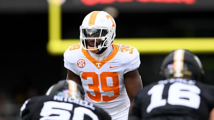 Nov 30, 2024; Nashville, Tennessee, USA;  Tennessee Volunteers linebacker Jalen Smith (39) takes a peak into the backfield against the Vanderbilt Commodores during the first half at FirstBank Stadium. Mandatory Credit: Steve Roberts-Imagn Images