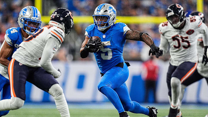 Detroit Lions running back David Montgomery (5) runs against Chicago Bears
