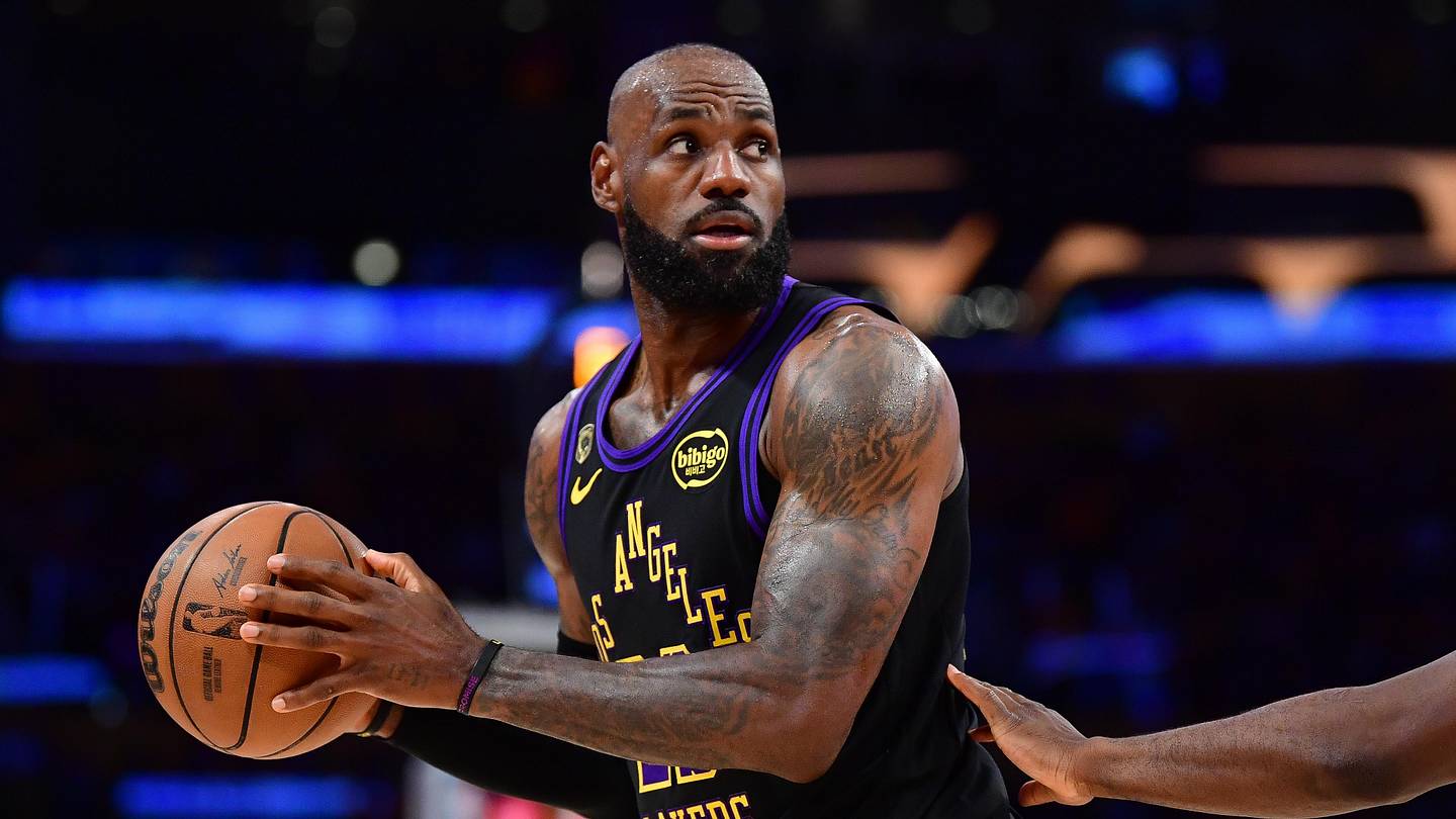 Lakers' NBA Finals Odds Stay Stagnant, Warriors' Title Odds Rise After LeBron James Report