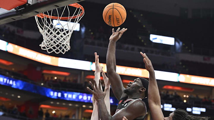 Louisville junior big man Brandon Huntley-Hatfield, a former Syracuse basketball five-star target, is in the transfer portal.