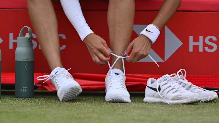 Qinwen Zheng blamed her Nike tennis shoes as one of the reasons why she lost in the HSBC Championships. Qinwen Zheng blamed her Nike tennis shoes as one of the reasons why she lost in the HSBC Championships.
