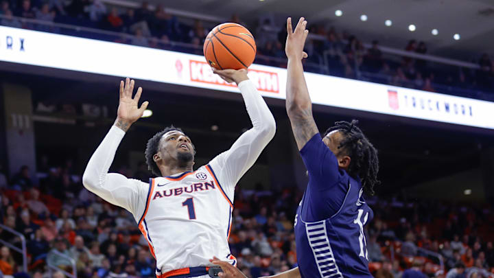 Queens v Auburn Queens v Auburn