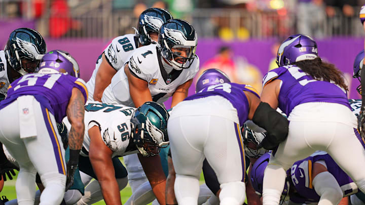 Eagles quarterback Jalen Hurts lines up for a tush push vs. the Vikings.