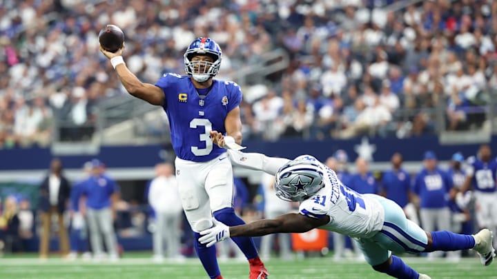 Sep 14, 2025; Arlington, Texas, USA; New York Giants quarterback Russell Wilson (3) passes the ball against Dallas Cowboys defensive end Donovan Ezeiruaku (41) during the third quarter at AT&T Stadium. Mandatory Credit: Kevin Jairaj-Imagn Images Sep 14, 2025; Arlington, Texas, USA; New York Giants quarterback Russell Wilson (3) passes the ball against Dallas Cowboys defensive end Donovan Ezeiruaku (41) during the third quarter at AT&T Stadium. Mandatory Credit: Kevin Jairaj-Imagn Images