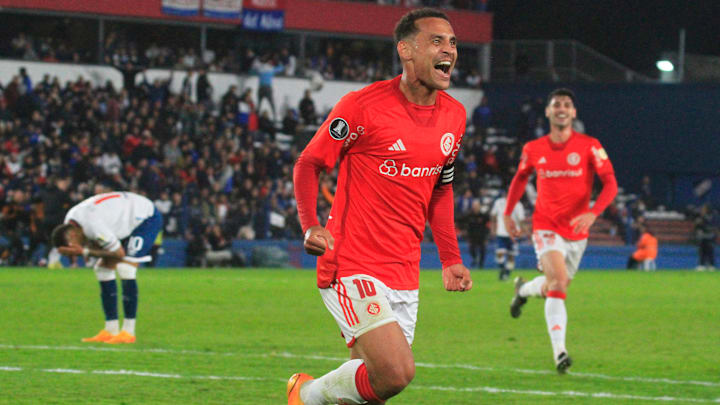 O meio-campista é o destaque do time no ano