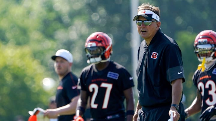 Cincinnati Bengals defensive coordinator Al Golden coaches players during training camp, Wednesday, July 23, 2025, at the Kettering Health Bengals Practice Fields in Downtown Cincinnati.