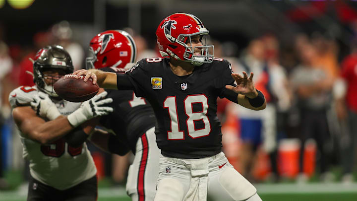Oct 3, 2024; Atlanta, Georgia, USA; Atlanta Falcons quarterback Kirk Cousins (18) throws against the Tampa Bay Buccaneers in the second quarter at Mercedes-Benz Stadium. Mandatory Credit: Brett Davis-Imagn Images
Oct 3, 2024; Atlanta, Georgia, USA; Atlanta Falcons quarterback Kirk Cousins (18) throws against the Tampa Bay Buccaneers in the second quarter at Mercedes-Benz Stadium. Mandatory Credit: Brett Davis-Imagn Images