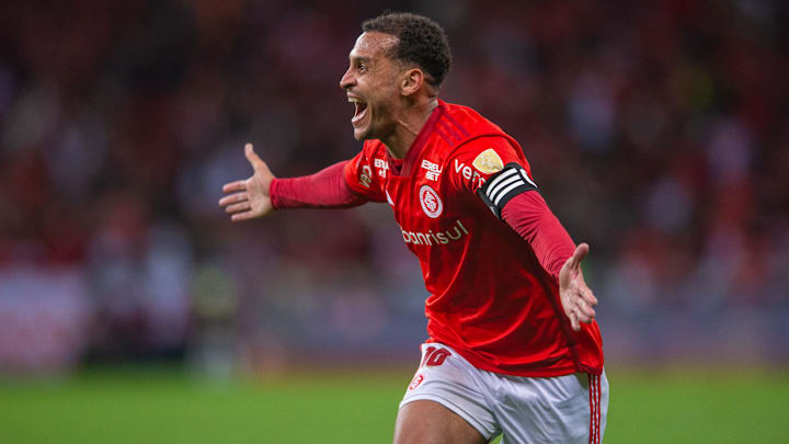 Meio-campista é um dos principals nomes do elenco