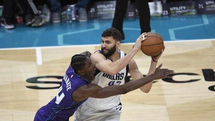 Jan 20, 2025; Charlotte, North Carolina, USA; Charlotte Hornets forward Moussa Diabate (14) attempts to steal the ball from Dallas Mavericks forward Maxi Kleber (42) during the second half at the Spectrum Center. Mandatory Credit: Sam Sharpe-Imagn Images Jan 20, 2025; Charlotte, North Carolina, USA; Charlotte Hornets forward Moussa Diabate (14) attempts to steal the ball from Dallas Mavericks forward Maxi Kleber (42) during the second half at the Spectrum Center. Mandatory Credit: Sam Sharpe-Imagn Images