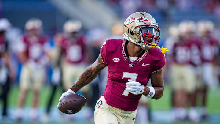 Florida State Seminoles wide receiver Destyn Hill (7) warms up before kickoff at Camping World