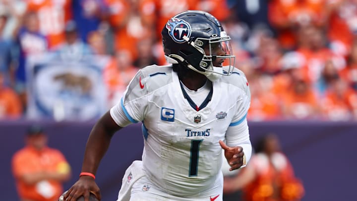 Tennessee Titans quarterback Cam Ward