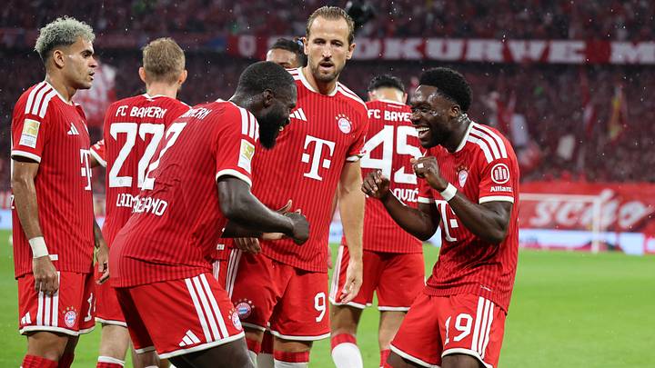 Bayern Munich players celebrating against VfB Stuttgart.
