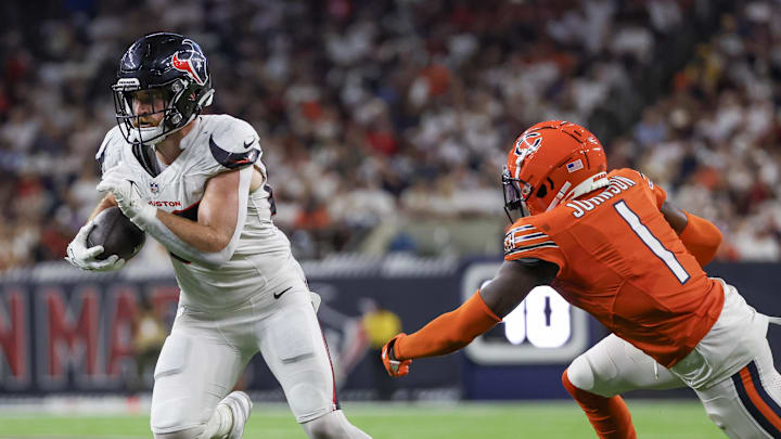 Sep 15, 2024; Houston, Texas, USA; Houston Texans tight end Dalton Schultz (86) runs after the catch against Chicago Bears cornerback Jaylon Johnson (1) in the second half at NRG Stadium. Mandatory Credit: Thomas Shea-Imagn Images