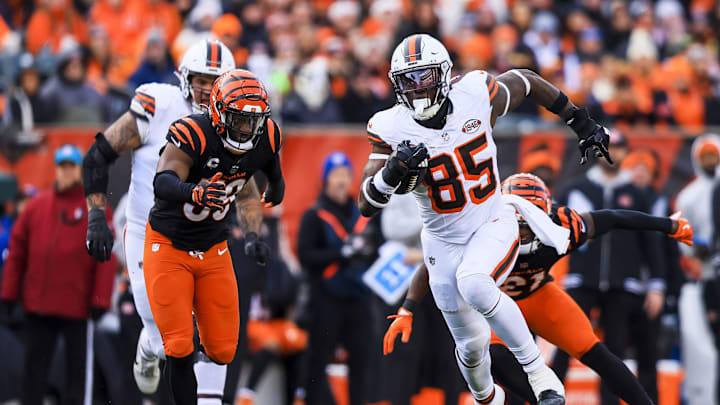 Dec 22, 2024; Cincinnati, Ohio, USA; Cleveland Browns tight end David Njoku (85) runs with the ball against the Cincinnati Bengals in the second half at Paycor Stadium. Mandatory Credit: Katie Stratman-Imagn Images