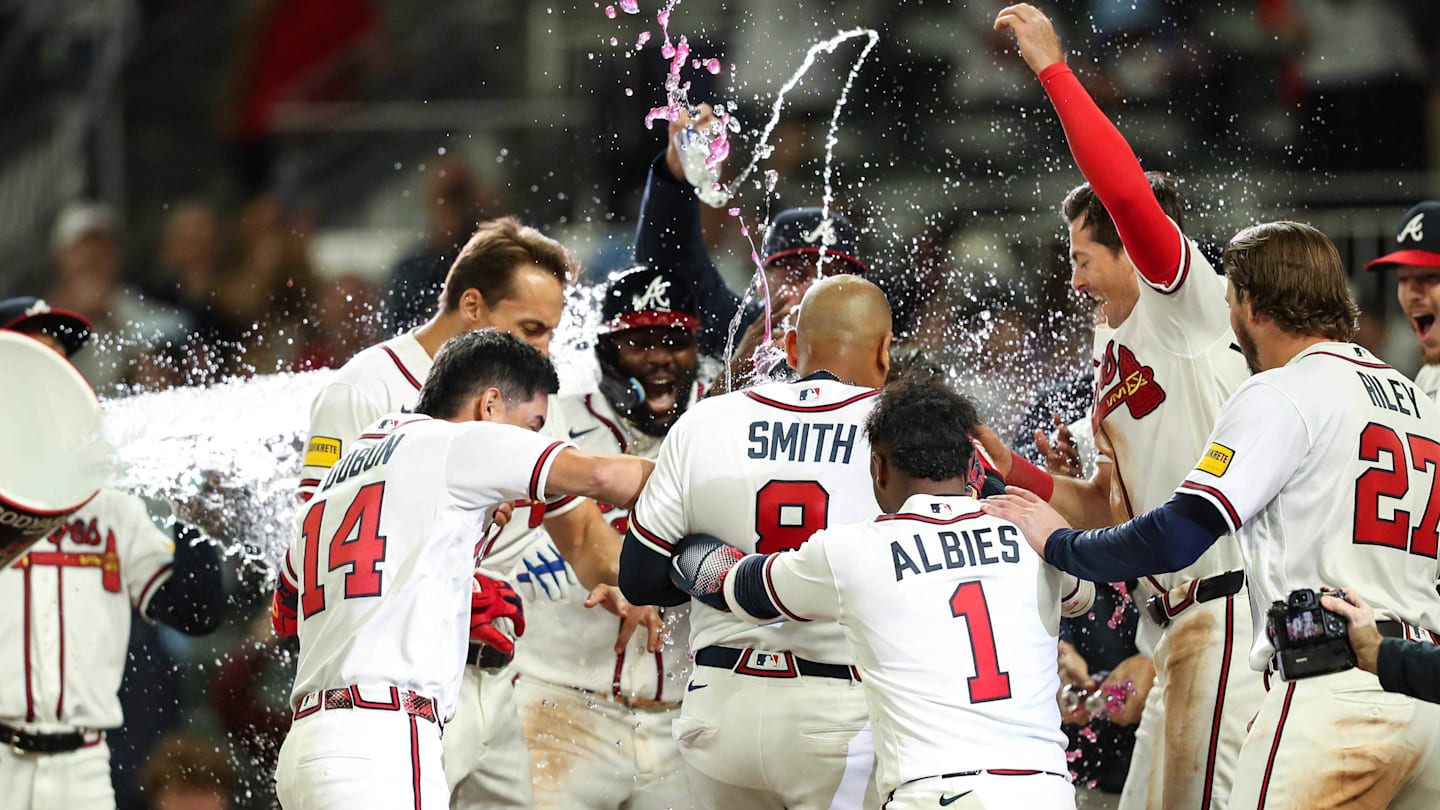 Dominic Smith Has Unlikely, Emotional Walk-Off Blast in Braves Comeback