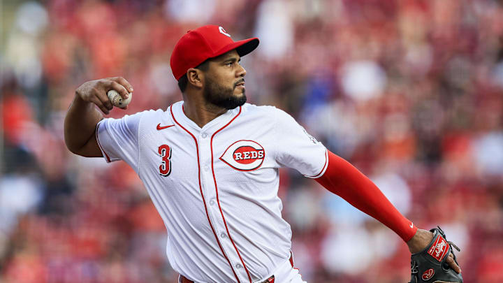 May 7, 2024; Cincinnati, Ohio, USA; Cincinnati Reds third baseman Jeimer Candelario (3) throws to