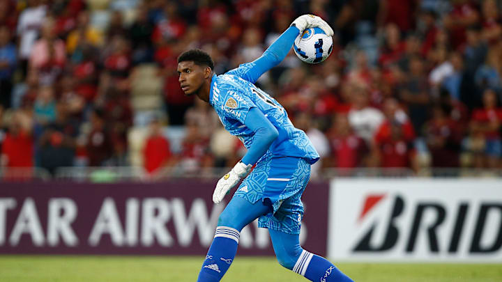 Hugo deve ser vendido pelo Flamengo nesta janela