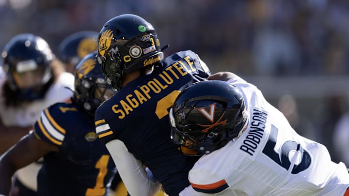 Virginia linebacker Kam Robinson (5) sacks Cal quarterback Jaron-Keawe Sagapolutele Virginia linebacker Kam Robinson (5) sacks Cal quarterback Jaron-Keawe Sagapolutele