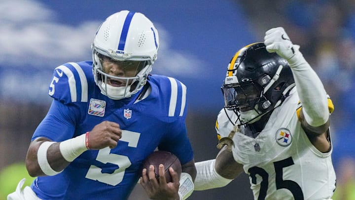 Pittsburgh Steelers safety DeShon Elliott (25) chases after Indianapolis Colts quarterback Anthony Richardson (5) as he runs with the ball Sunday, Sept. 29, 2024, during a game against the Pittsburgh Steelers at Lucas Oil Stadium in Indianapolis.