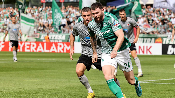 Oliver Burke (vorne) Oliver Burke (vorne)