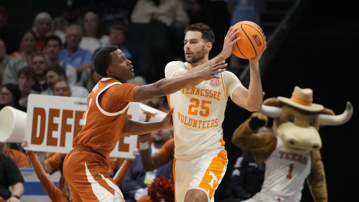 March 23, 2024, Charlotte, NC, USA; Tennessee Volunteers guard Santiago Vescovi (25) holds the ball March 23, 2024, Charlotte, NC, USA; Tennessee Volunteers guard Santiago Vescovi (25) holds the ball