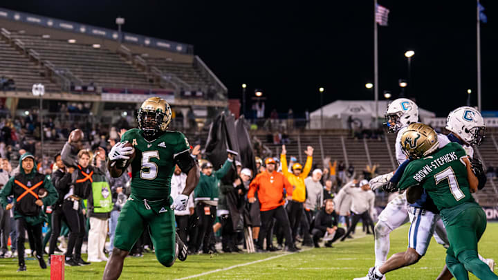 Oct 21, 2023; East Hartford, Connecticut, USA; South Florida Bulls running back Nay'Quan Wright (5) runs the ball for a touchdown against the UConn Huskies in the second half at Rentschler Field at Pratt & Whitney Stadium. Mandatory Credit: David Butler II-USA TODAY Sports