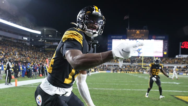 Pittsburgh Steelers wide receiver George Pickens celebrates his touchdown against the Cincinnati Bengals.
