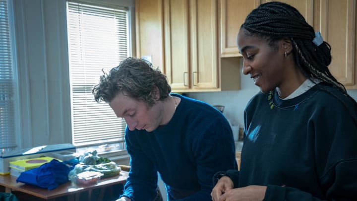 “THE BEAR” — “Pasta” — Season 2, Episode 2 (Airs Thursday, June 22nd) Pictured: (l-r) Jeremy Allen White as Carmen “Carmy” Berzatto, Ayo Ebebiri as Sydney Adamu. CR: Chuck Hodes/FX.